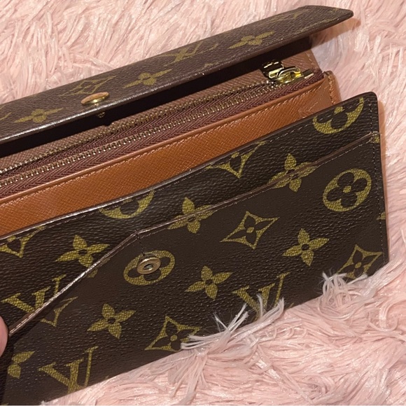 LOUIS VUITTON Sarah Wallet - Picture 3 of 13